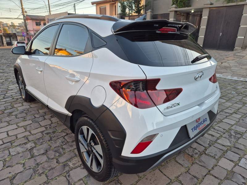 HYUNDAI - HB20X - 2021/2022 - Branca - R$ 85.900,00