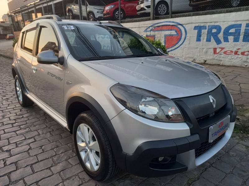 RENAULT - SANDERO - 2013/2014 - Prata - R$ 45.900,00