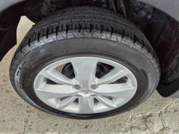 RENAULT - SANDERO - 2013/2014 - Vermelha - R$ 45.900,00