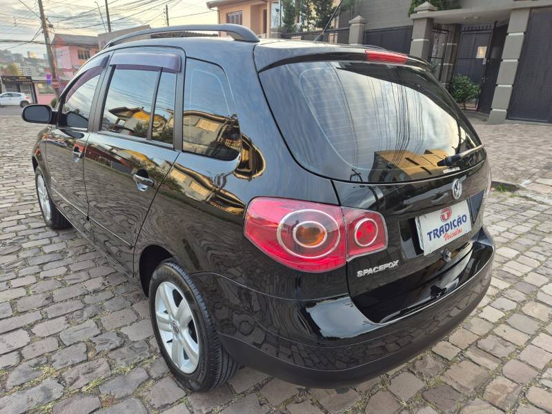 VOLKSWAGEN - SPACEFOX - 2009/2010 - Preta - R$ 36.900,00