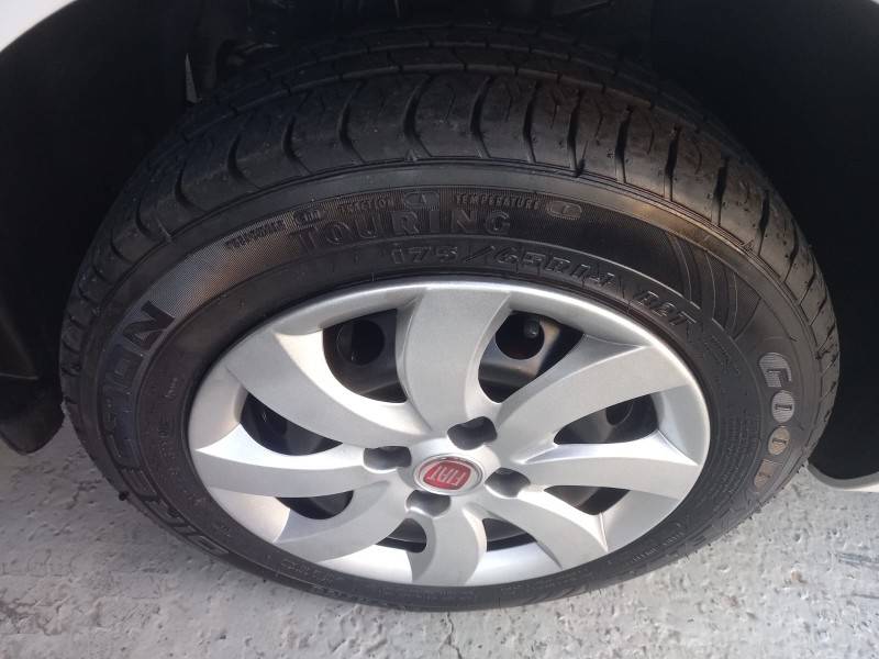 FIAT - PALIO - 2013/2014 - Branca - R$ 39.500,00
