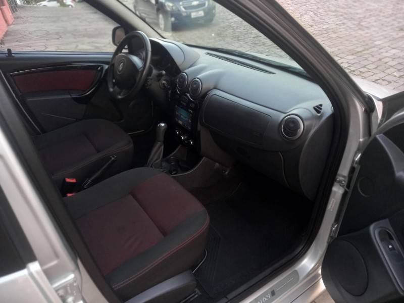 RENAULT - SANDERO - 2013/2014 - Prata - R$ 45.900,00