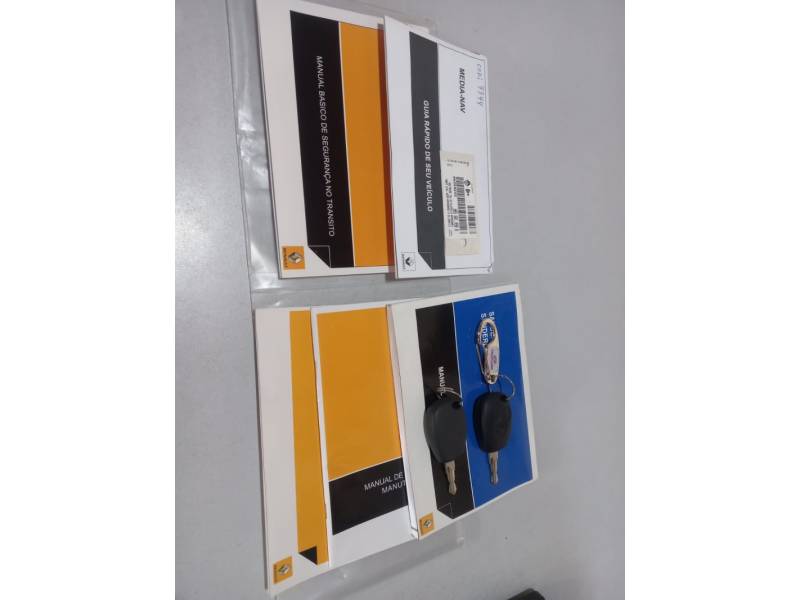 RENAULT - SANDERO - 2013/2014 - Prata - R$ 45.900,00