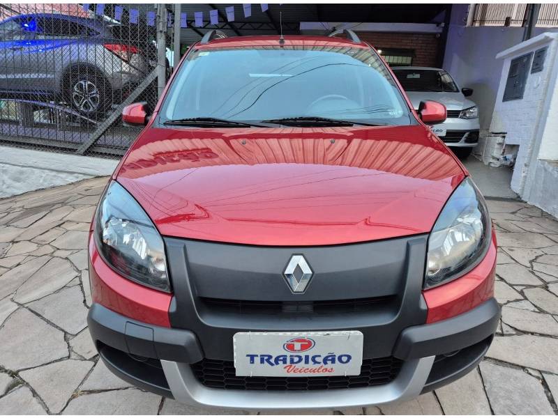 RENAULT - SANDERO - 2013/2014 - Vermelha - R$ 45.900,00