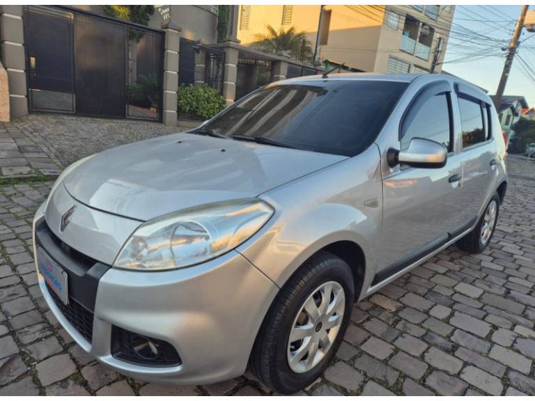 RENAULT - SANDERO - 2013/2013 - Prata - R$ 38.500,00