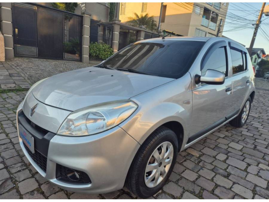 RENAULT - SANDERO - 2013/2013 - Prata - R$ 38.500,00