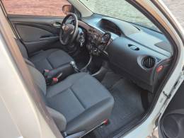 TOYOTA - ETIOS - 2014/2014 - Branca - R$ 43.500,00