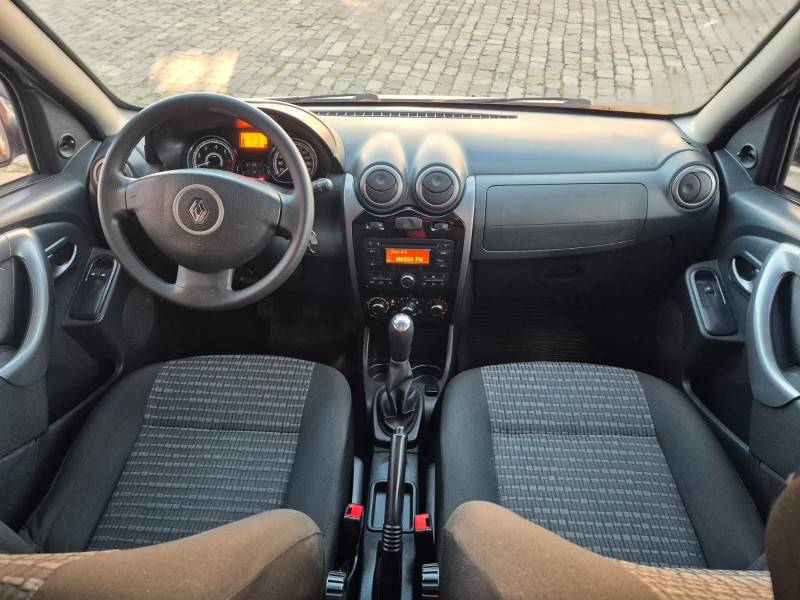 RENAULT - SANDERO - 2013/2013 - Prata - R$ 38.500,00