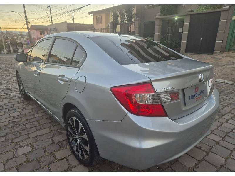 HONDA - CIVIC - 2016/2016 - Prata - R$ 81.900,00