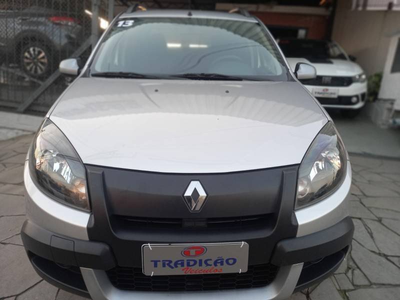RENAULT - SANDERO - 2013/2014 - Prata - R$ 45.900,00
