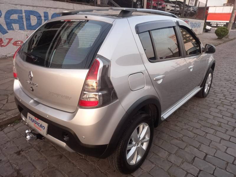 RENAULT - SANDERO - 2013/2014 - Prata - R$ 44.900,00