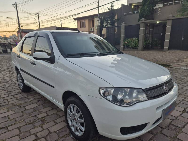FIAT - SIENA - 2009/2010 - Branca - R$ 29.900,00