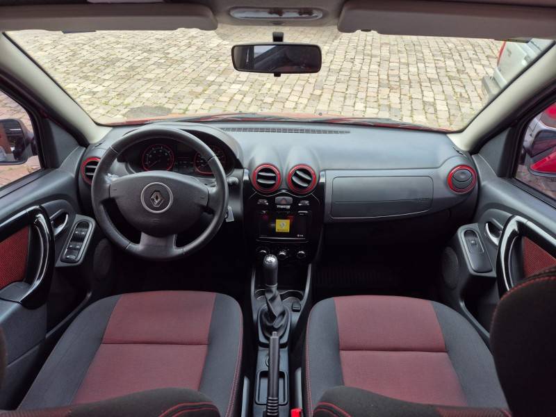 RENAULT - SANDERO - 2013/2014 - Vermelha - R$ 45.900,00