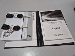TOYOTA - ETIOS - 2014/2014 - Branca - R$ 43.500,00