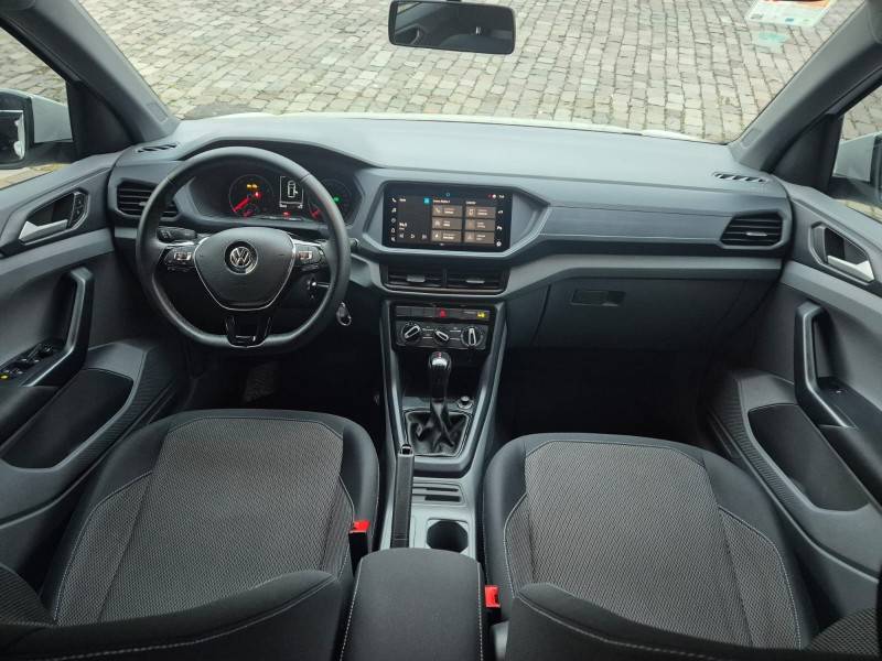 VOLKSWAGEN - T-CROSS - 2021/2021 - Prata - R$ 105.900,00