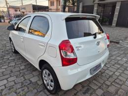 TOYOTA - ETIOS - 2014/2014 - Branca - R$ 43.500,00