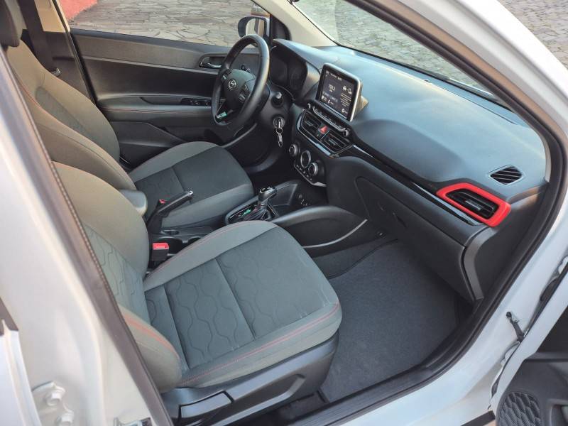 HYUNDAI - HB20X - 2021/2022 - Branca - R$ 85.900,00