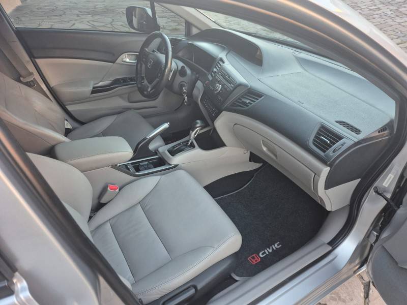 HONDA - CIVIC - 2016/2016 - Prata - R$ 81.900,00