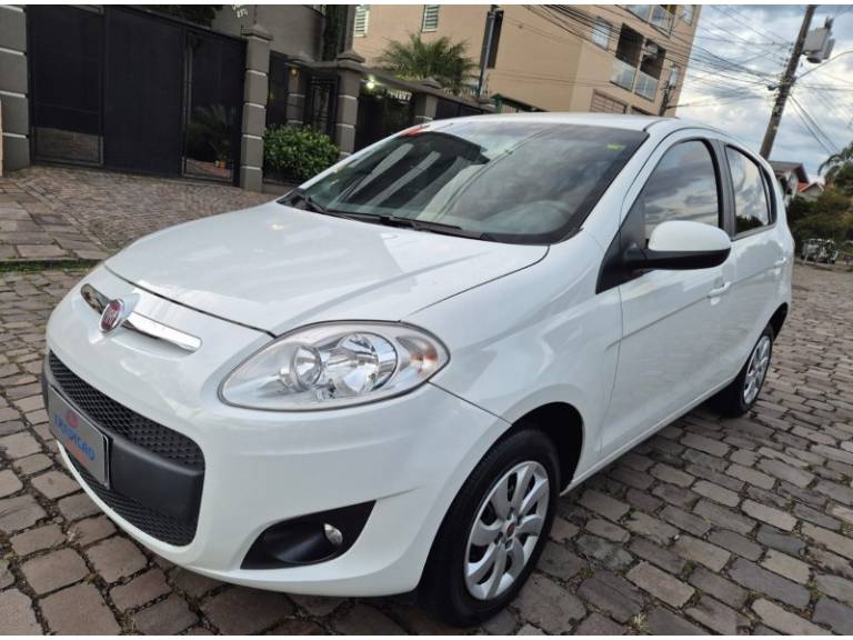 FIAT - PALIO - 2013/2014 - Branca - R$ 39.500,00
