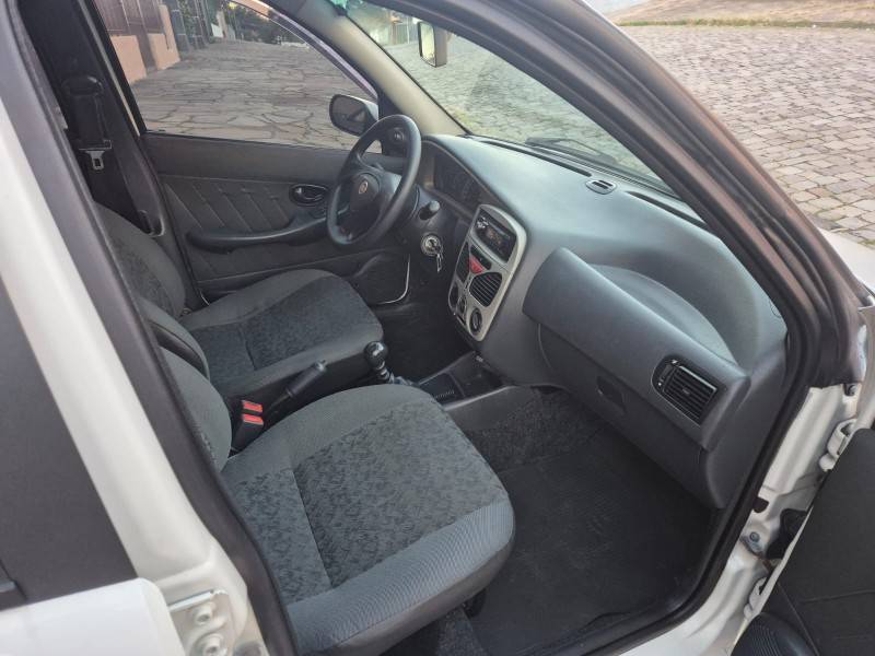 FIAT - SIENA - 2009/2010 - Branca - R$ 29.900,00
