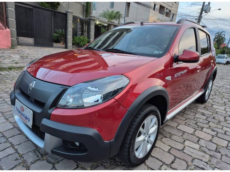 RENAULT - SANDERO - 2013/2014 - Vermelha - R$ 45.900,00