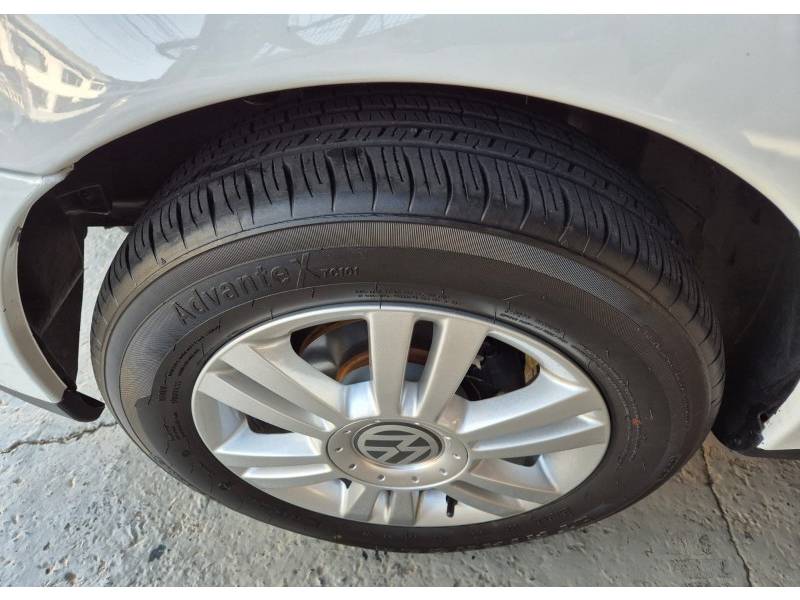 VOLKSWAGEN - SAVEIRO - 2000/2001 - Branca - R$ 29.900,00