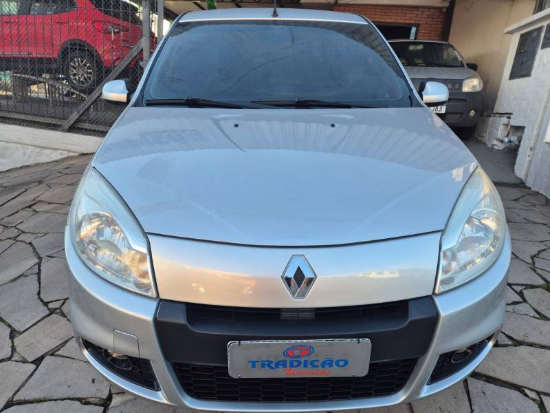 RENAULT - SANDERO - 2013/2013 - Prata - R$ 38.500,00