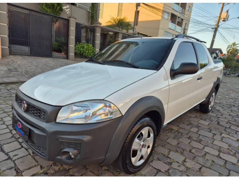 FIAT - STRADA - 2017/2018 - Branca - R$ 69.900,00
