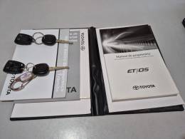 TOYOTA - ETIOS - 2014/2014 - Branca - R$ 43.500,00