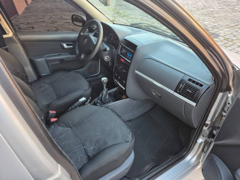 FIAT - PALIO - 2006/2007 - Prata - R$ 29.900,00