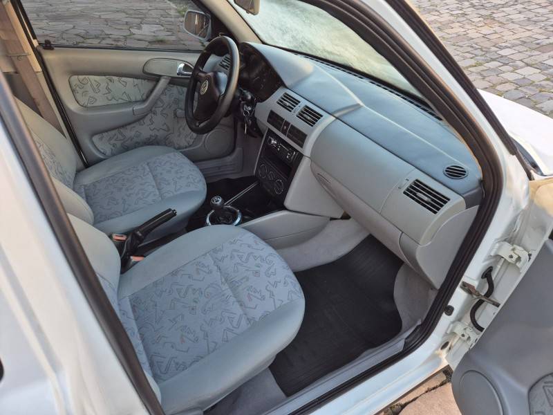 VOLKSWAGEN - SAVEIRO - 2000/2001 - Branca - R$ 29.900,00