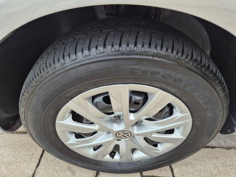 VOLKSWAGEN - FOX - 2013/2014 - Prata - R$ 43.900,00