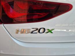 HYUNDAI - HB20X - 2021/2022 - Branca - R$ 85.900,00