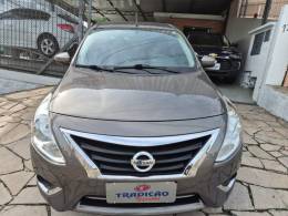 NISSAN - VERSA - 2016/2017 - Cinza - R$ 61.900,00