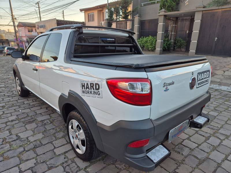 FIAT - STRADA - 2017/2018 - Branca - R$ 69.900,00