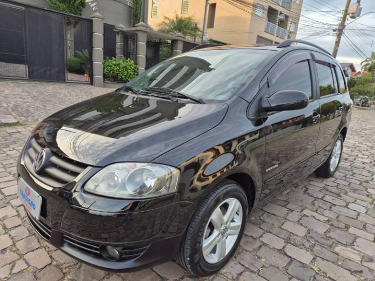 VOLKSWAGEN - SPACEFOX - 2009/2010 - Preta - R$ 36.900,00