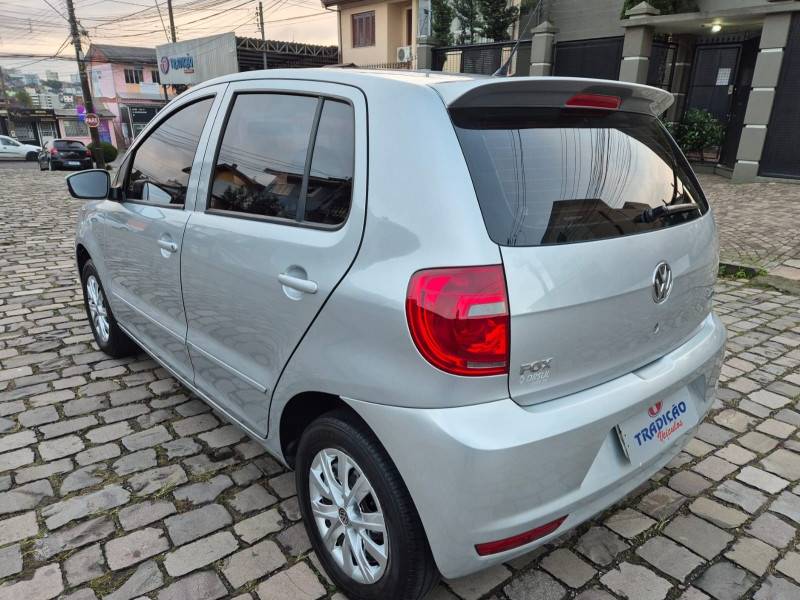 VOLKSWAGEN - FOX - 2013/2014 - Prata - R$ 43.900,00