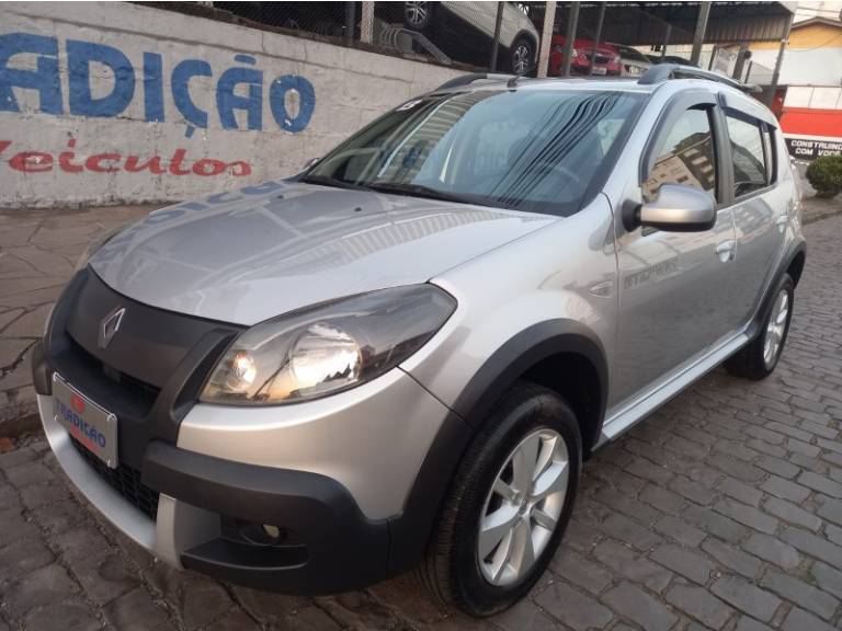 RENAULT - SANDERO - 2013/2014 - Prata - R$ 45.900,00