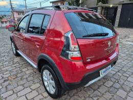 RENAULT - SANDERO - 2013/2014 - Vermelha - R$ 45.900,00