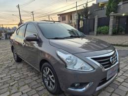 NISSAN - VERSA - 2016/2017 - Cinza - R$ 61.900,00