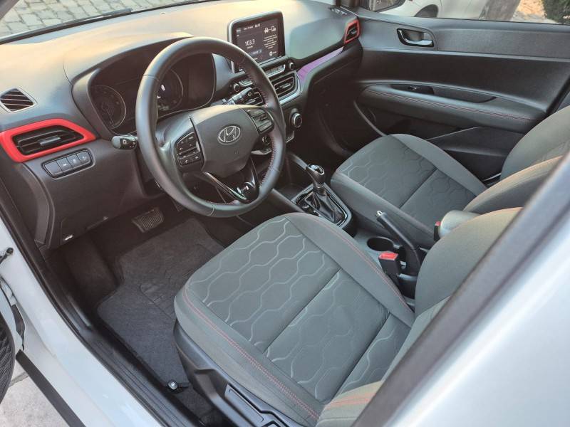 HYUNDAI - HB20X - 2021/2022 - Branca - R$ 85.900,00