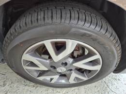 NISSAN - VERSA - 2016/2017 - Cinza - R$ 61.900,00