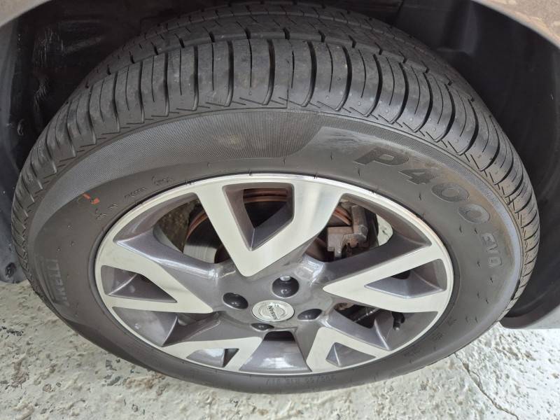 NISSAN - VERSA - 2016/2017 - Cinza - R$ 61.900,00