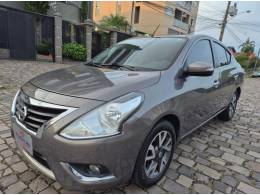 NISSAN - VERSA - 2016/2017 - Cinza - R$ 61.900,00