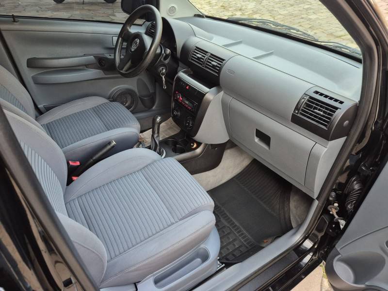 VOLKSWAGEN - SPACEFOX - 2009/2010 - Preta - R$ 36.900,00