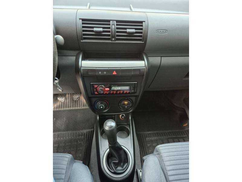 VOLKSWAGEN - SPACEFOX - 2009/2010 - Preta - R$ 36.900,00