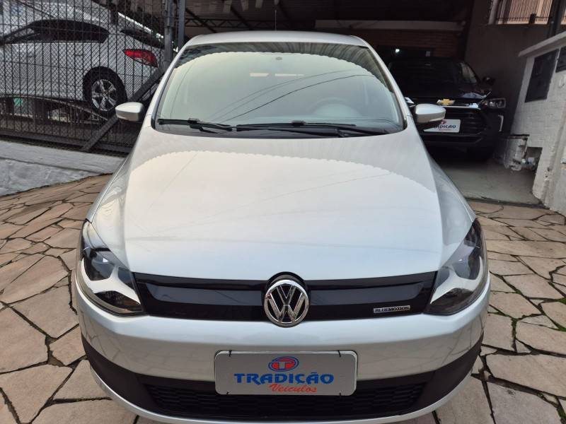 VOLKSWAGEN - FOX - 2013/2014 - Prata - R$ 43.900,00
